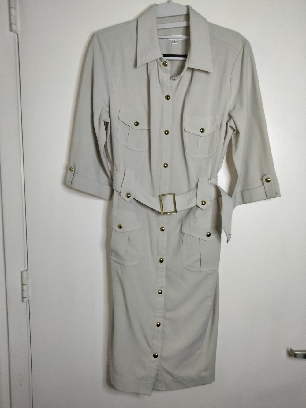 Sandra Darren (Sz 8) Tan & Gold Button Utility Pockets Cuff Sleeves Belted Dress